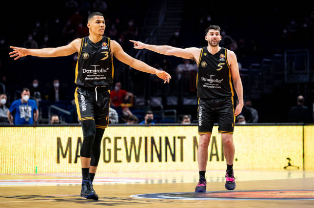 莱万37岁生日，巴萨生涯147场101球20助