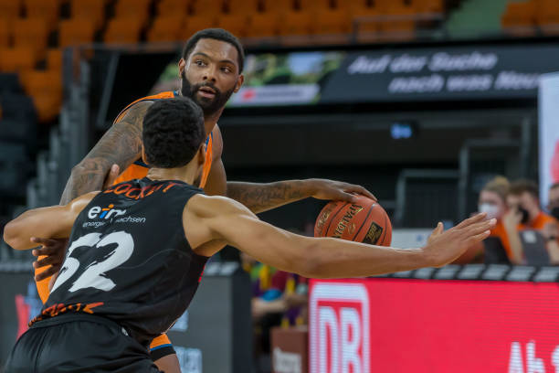 对于像伦纳 对于像伦纳