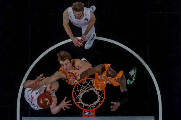 体育U20男冰世锦赛：中国5-2冰岛收获四连胜