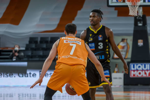 通过完善的 通过完善的