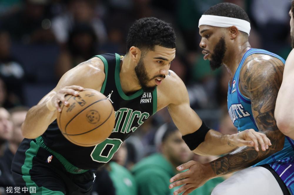 镜报：热刺视帕奎塔为西蒙斯的替代者，其经纪人仍在与热刺联系